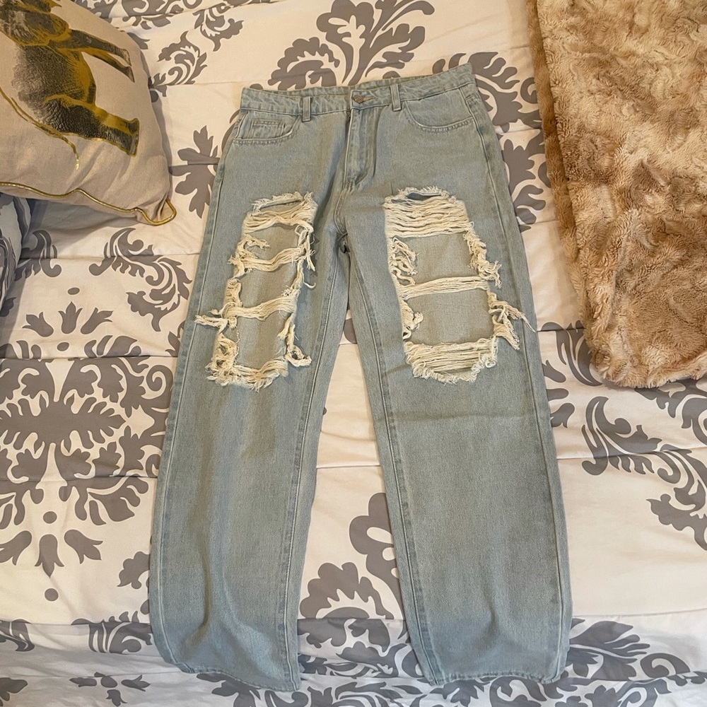 Light wash ripped skinny jeans